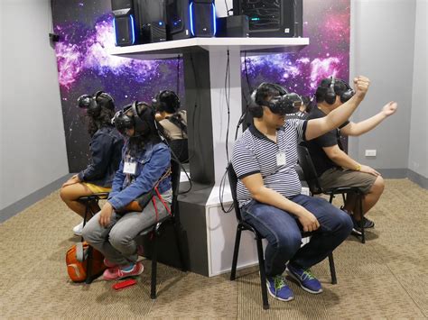 Blowing minds (and chunks): We tried VR gaming at two new .